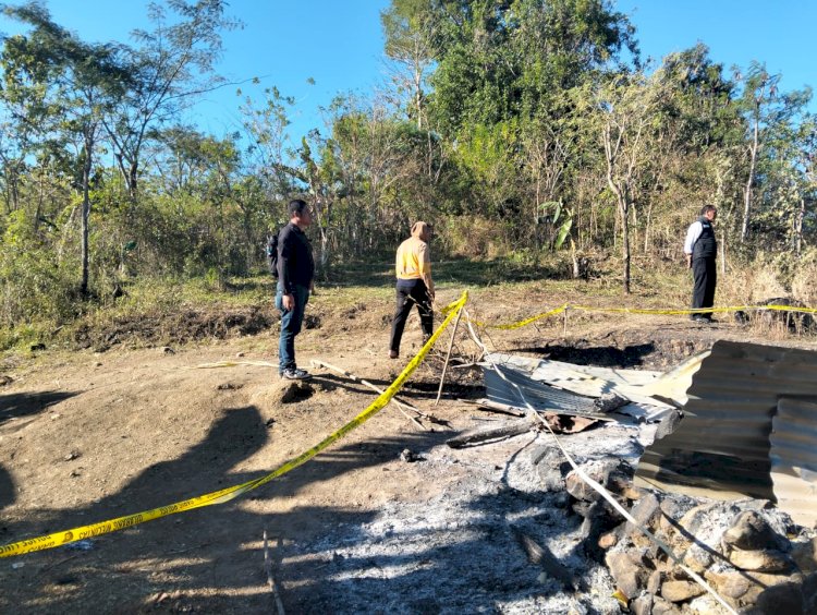 Dua Warga Tewas dalam Kebakaran di Desa Oelbanu, Tim Identifikasi Polres Kupang Lakukan Olah TKP