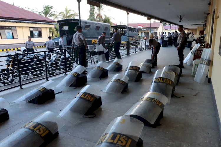 Polres Kupang Siagakan Peralatan Dalmas dan Rantis Sabhara Antisipasi Aksi Unjuk Rasa 1 September 2025