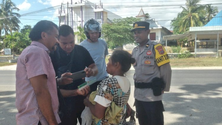 Polisi Bantu Warga Terlantar Kembali ke Keluarganya