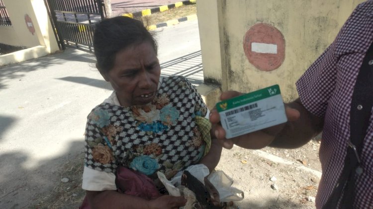 Polisi Bantu Warga Terlantar Kembali ke Keluarganya