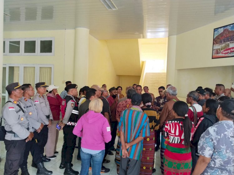 Polres Kupang Kawal Penyampaian Surat Keluarga Benyamin dan Bait ke DPRD Terkait HGU Tanah Sasando