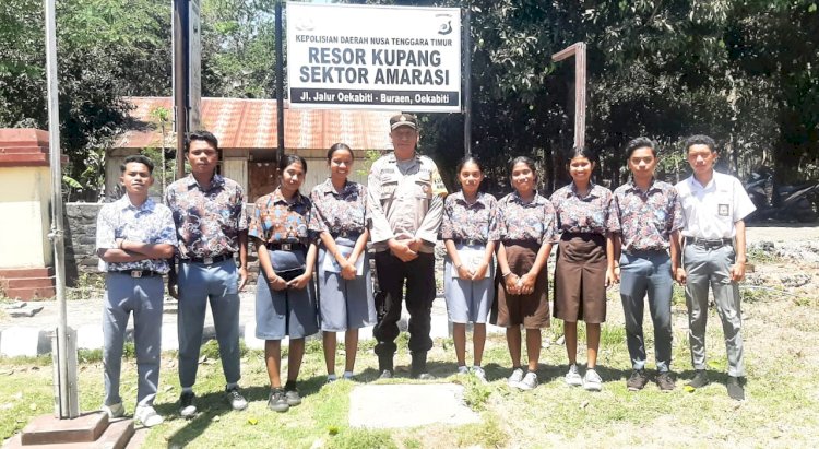 Kapolsek Amarasi Terima Kunjungan Siswa SMAN 1 Amarasi Bahas Situasi Kamtibmas