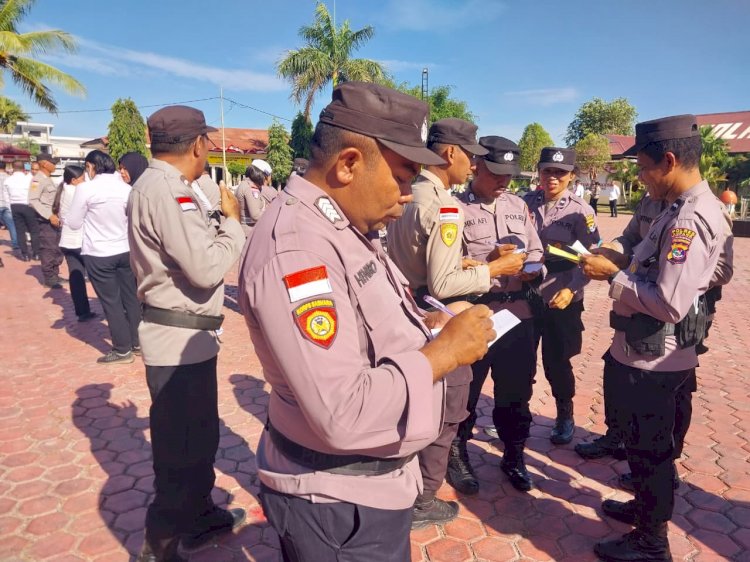 Unik, Kapolres Kupang Dorong Budaya Aspiratif, Bagikan 250 Lembar Saran dan Komitmen Anggota