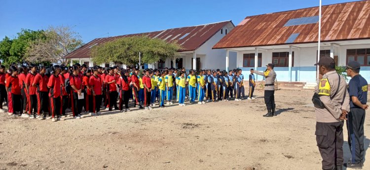 Kapolsek Sulamu Sosialisasikan Bahaya Kenakalan Remaja di SMA Negeri 1 Sulamu