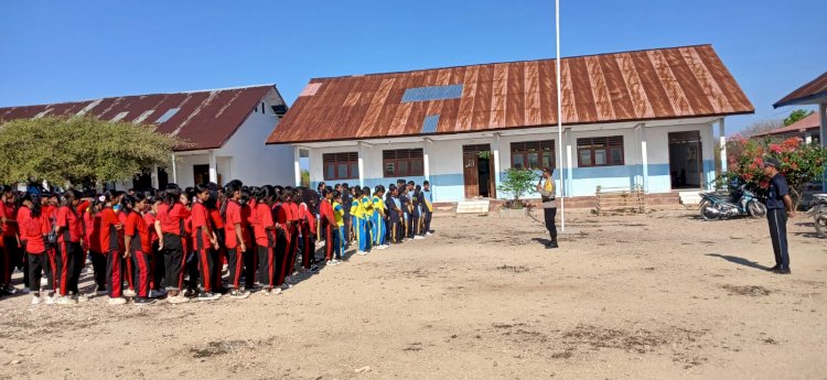 Kapolsek Sulamu Sosialisasikan Bahaya Kenakalan Remaja di SMA Negeri 1 Sulamu
