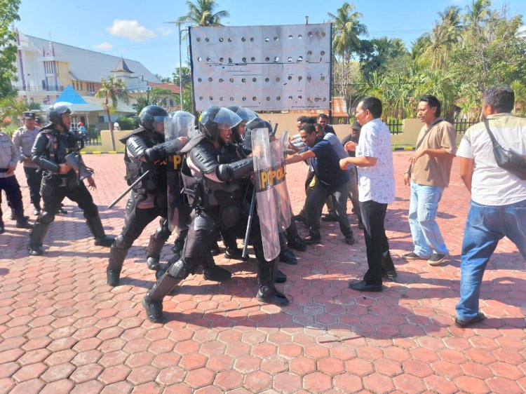 Tingkatkan Kesiapsiagaan Personel, Polres Kupang Gelar Latihan Dalmas secara Rutin
