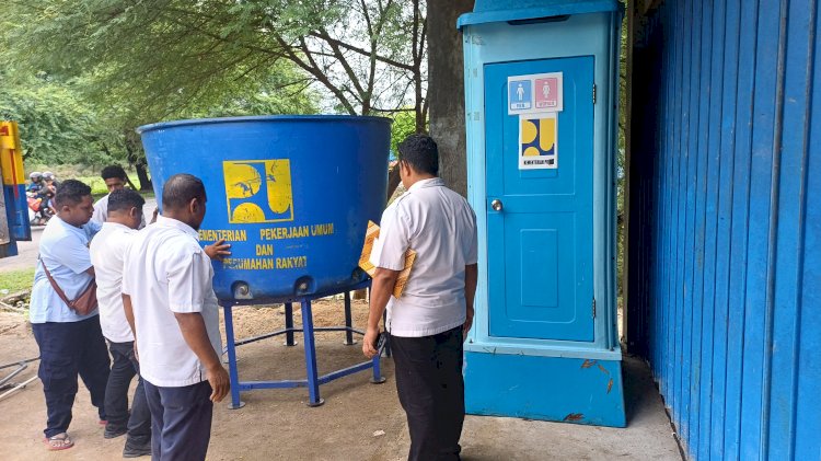 Dukung Pos Pam Nataru, Dinas PU NTT Pasang Toilet Portabel di Pos Pam Oebelo untuk Petugas dan Pengguna Jalan