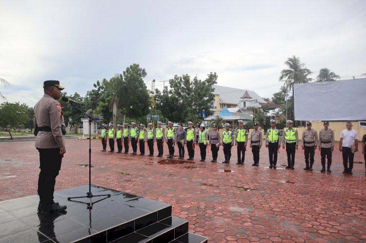 Kapolres Kupang Lepas 270 Personel Amankan Misa Malam Natal di 175 Gereja