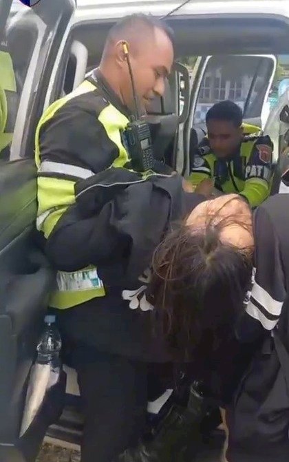 Aksi Terpuji Satlantas Polres Kupang, Sigap Selamatkan Warga Pingsan di Jalan Timor Raya