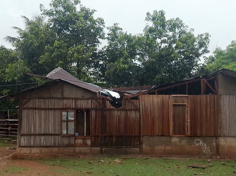 Bencana Puting Beliung Terjang Desa Poto, Polsek Fatuleu Data Satu Rumah Warga Rusak