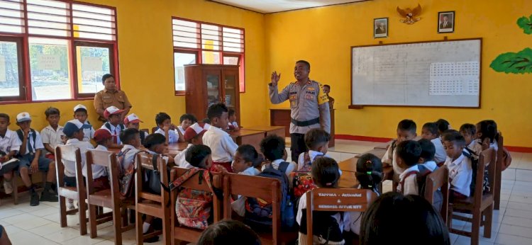 Cegah Kenakalan Remaja Sejak Dini, Kapolsek Sulamu Sambangi SMP Negeri 4 Sulamu