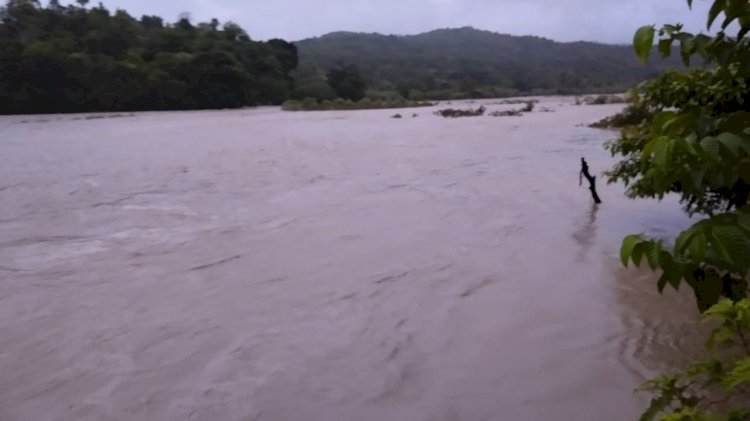 Sungai Siomate Meluap, Polsek Fatuleu Himbau Warga Tetap Waspada