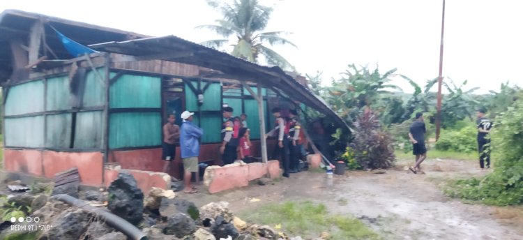 Satuan Samapta Polres Kupang Tanggap Bencana, Datangi dan Bantu Warga Korban Angin Puting Beliung