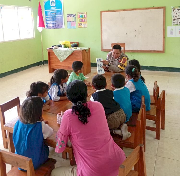 Bhabinkamtibmas Polres Kupang Edukasi Tertib Lalu Lintas dan Kamtibmas Sejak Dini di PAUD Tunfeu