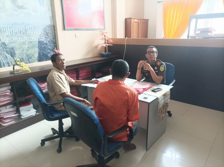 Tahap II Kasus Penipuan dan Penggelapan, Penyidik Reskrim Kupang Timur Limpahkan Tersangka dan Barang Bukti