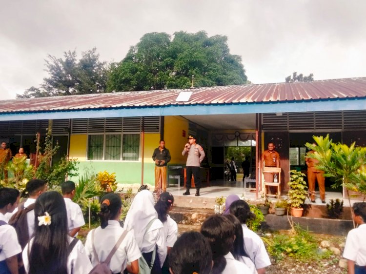 Kapolsek Kupang Barat Beri Edukasi Kamtibmas Sejak Dini di SMPN 1 Kupang Barat