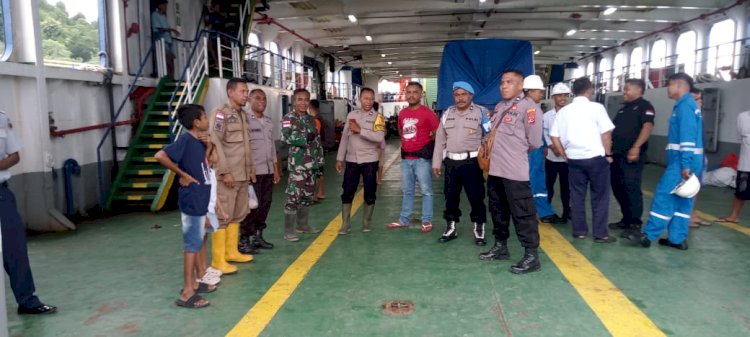 Polsek Amfoang Utara Amankan Perdana Pelayaran KM Cakalang II di Pelabuhan Afoan