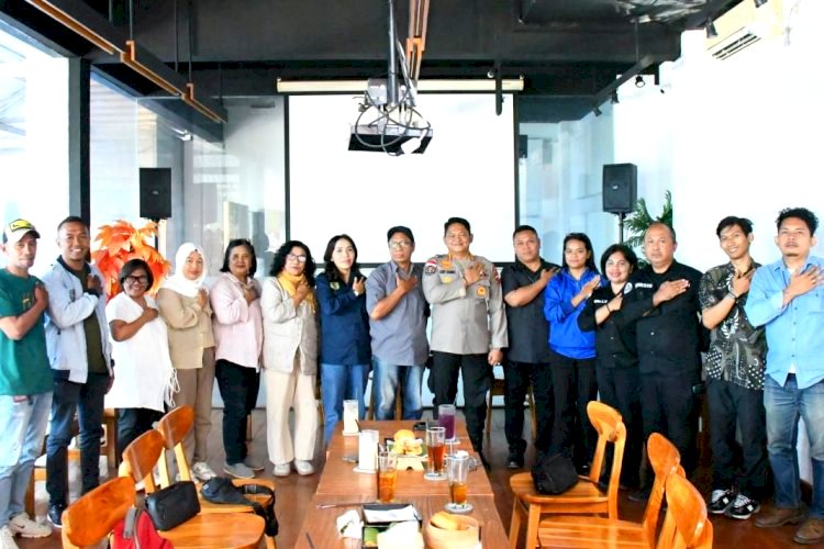 Perisai Demokrasi di Era Digital : Kabid Humas Polda NTT Soroti Perlindungan Jurnalis dari Teror Siber