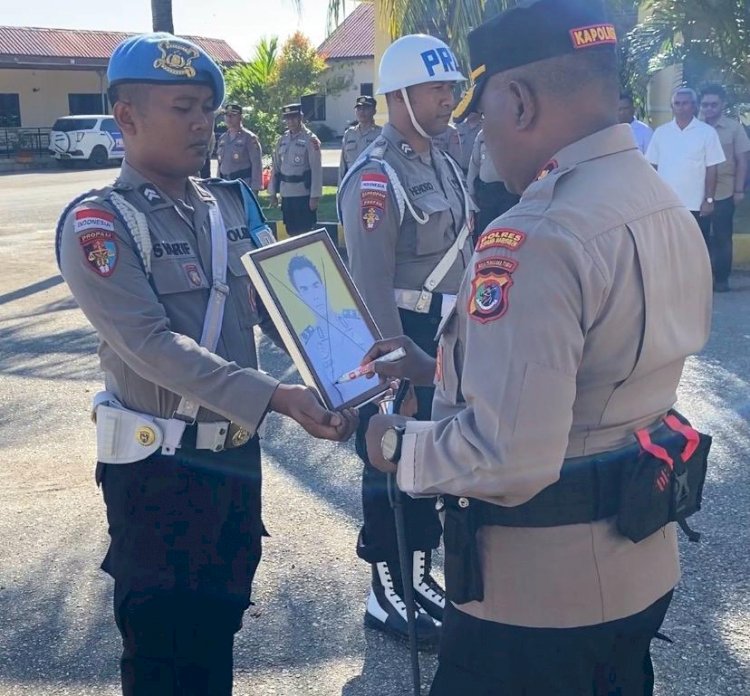 Pimpin Upacara PTDH, Kapolres Kupang Ingatkan Personel Saling Mendoakan dan Kendalikan Diri