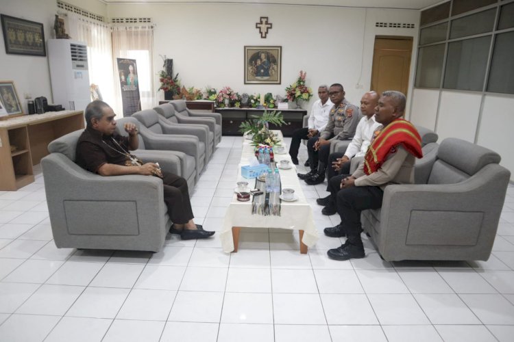 Audiensi dengan Uskup Agung Kupang, Kapolres Kupang Bahas Kamtibmas dan Pencegahan Konflik Komunal