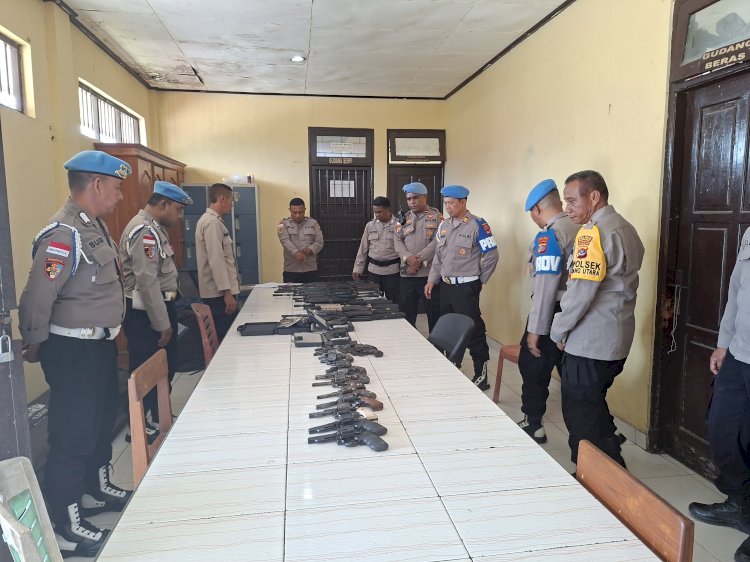 Pastikan Personel Taat SOP, Tim Propam Polda NTT dan Polres Kupang Gelar Pemeriksaan Senpi