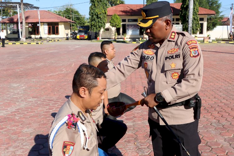 Pimpin Upacara Kenaikan Pangkat, Kapolres Kupang: Ubah Cara Berpikir dan alur Berpikir
