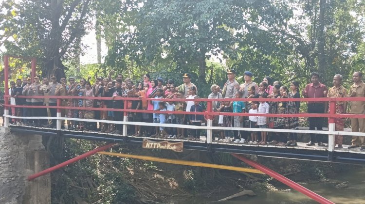Kapolda NTT Resmikan Jembatan Merah Putih, Warga Desa Benu Kini Tak Lagi Terisolasi Saat Banjir