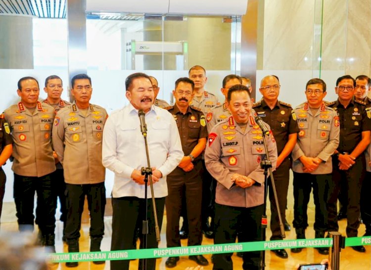 Kapolri Perkuat Soliditas TNI-Polri Lewat Silaturahmi dengan Panglima TNI di Mabes TNI