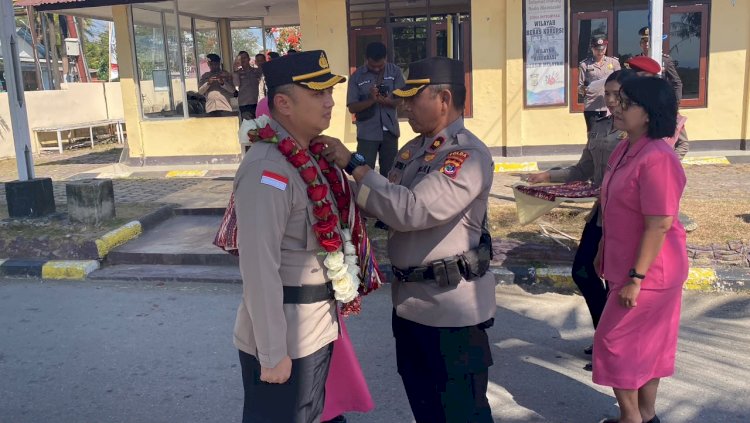 AKBP Adhitya Octorio Putra, S.I.K  Resmi Disambut di Polres Kupang, AKBP Rudy Junus Jacob Ledo Diantar dengan Tradisi Pedang Pora