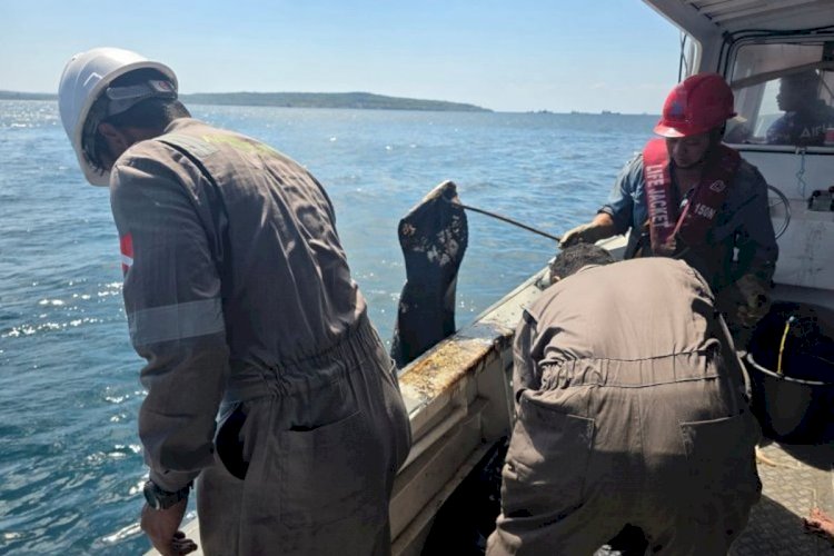 Ditpolairud Polda NTT Kawal Penanganan Tumpahan Minyak di Perairan Pulau Semau, Pemulihan Lingkungan Jadi Prioritas