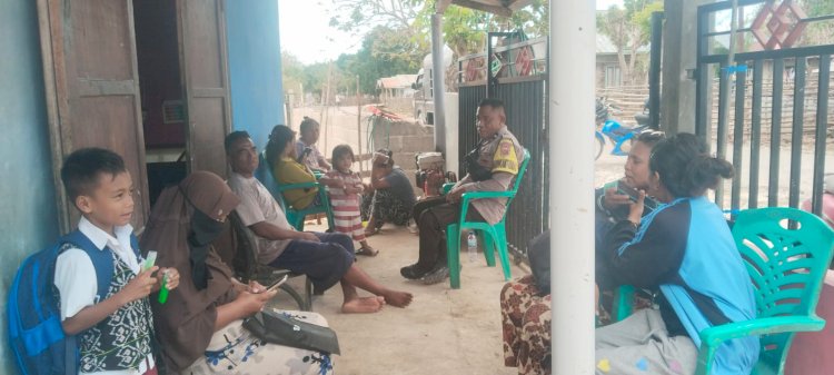 Cegah Karhutla, Bhabinkamtibmas Polres Kupang Terus Imbau Warga Tidak Membakar Lahan Sembarangan
