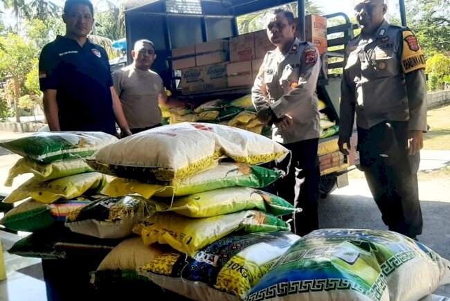 Satu Hati untuk Flores, Polsek Sulamu dan Fatuleu Antar Bantuan ke Posko Polres Kupang