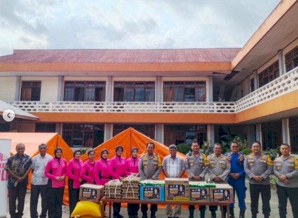 Sambangi Keuskupan Agung Ende, Kapolda NTT Bawa Bantuan Rp100 Juta untuk Pemulihan Gereja Pascagempa