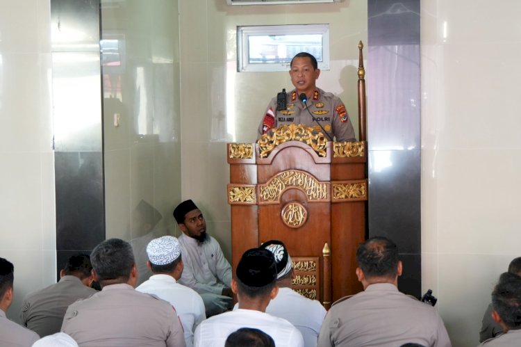 Jumat Keliling di Masjid Al-Muawwanah, Kapolda NTT Irjen Pol. Reza Arief Dewanto Ajak Personel Polri Perkuat Iman, Disiplin, dan Pelayanan kepada Masyarakat