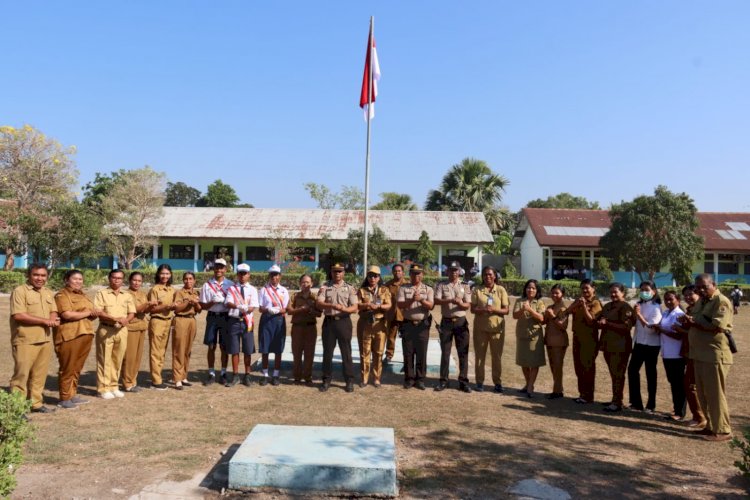 Pimpin Upacara di SMPN 3 Kupang Timur, Kabagops Polres Kupang Tekankan Pentingnya Kamtibmas