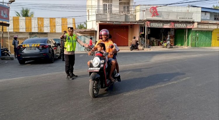 Kapolres Kupang Turun Langsung ke Jalan, Pastikan Aktivitas Pagi Warga Berjalan Lancar
