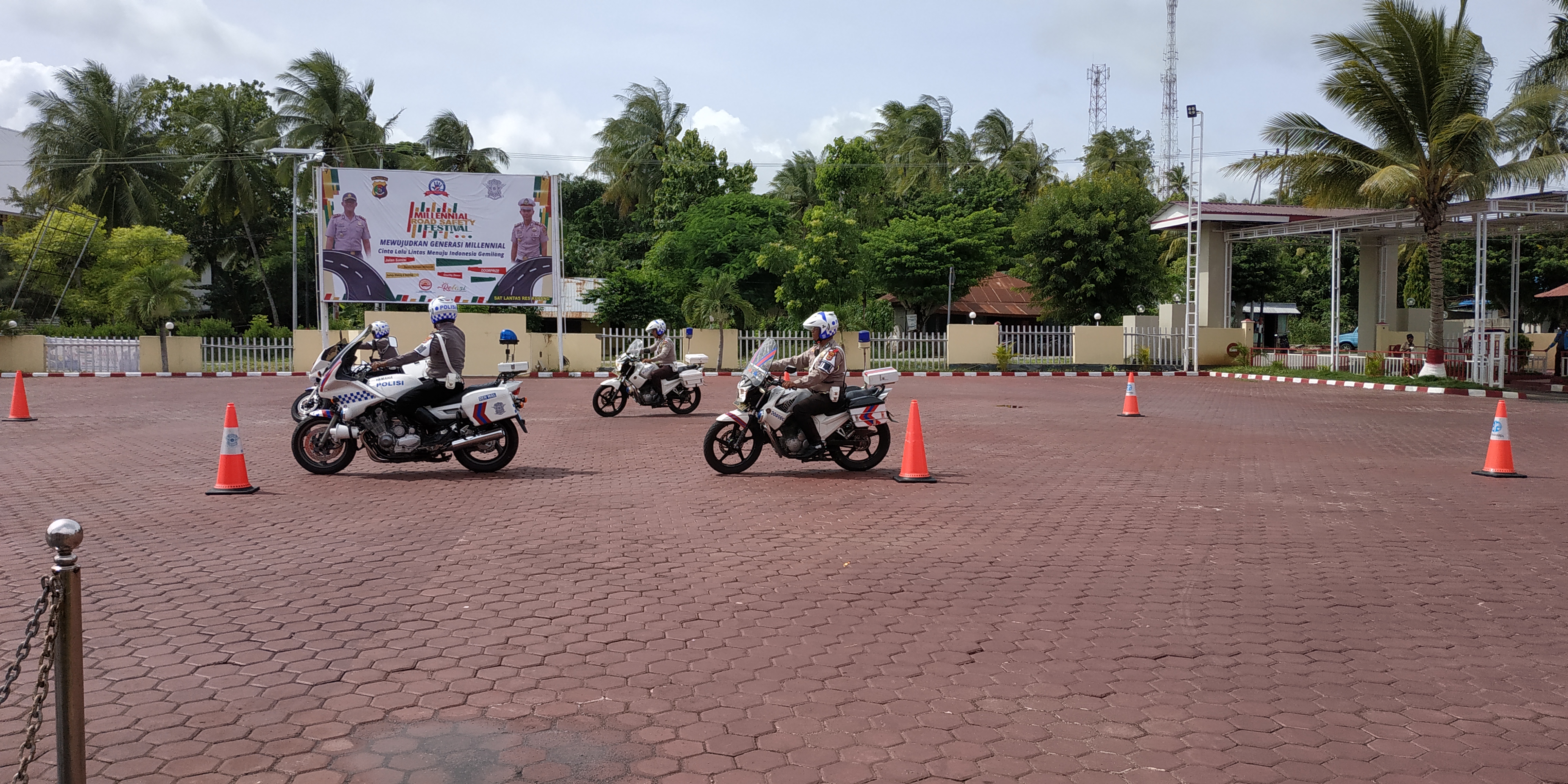 H - 2  Festival milennial road safety motoris patwal giat latihan