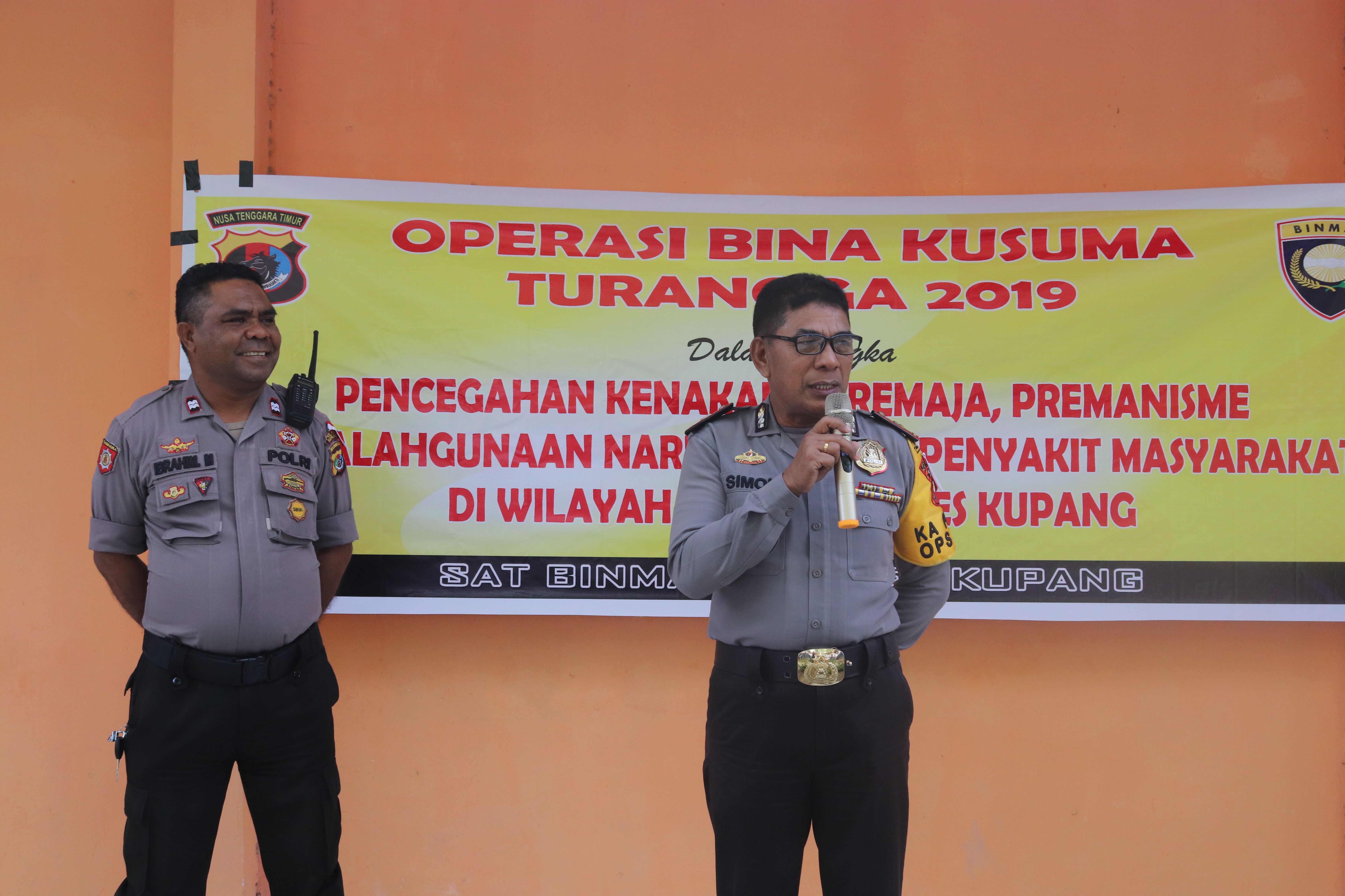 Kasat Binmas Polres Kupang Pimpin Satgas Bina Kusuma datangi  SMA N 1 Kupang Timur