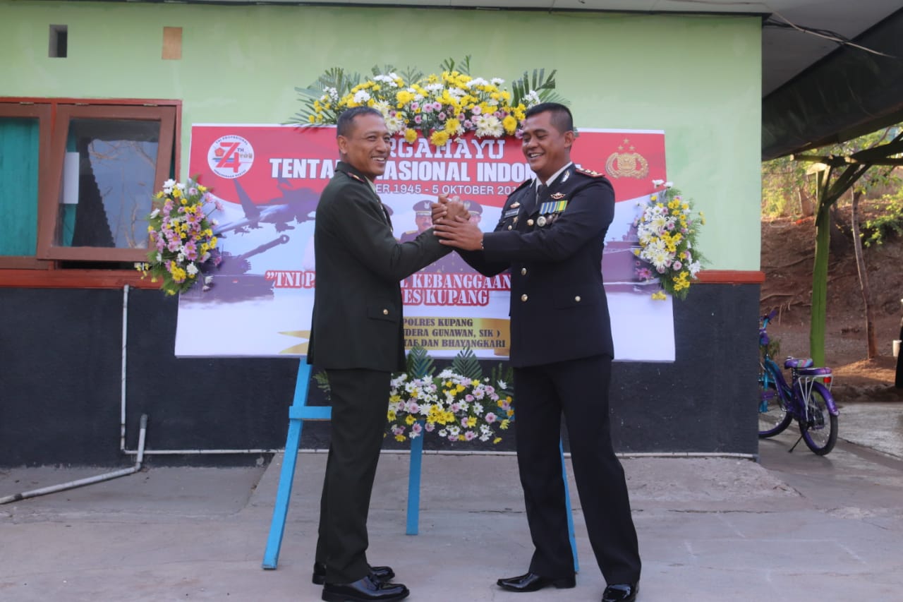 Kompak Kapolres Kupang bersama Danbrigif 21 Komodo DIRGAHAYU TNI ke 74