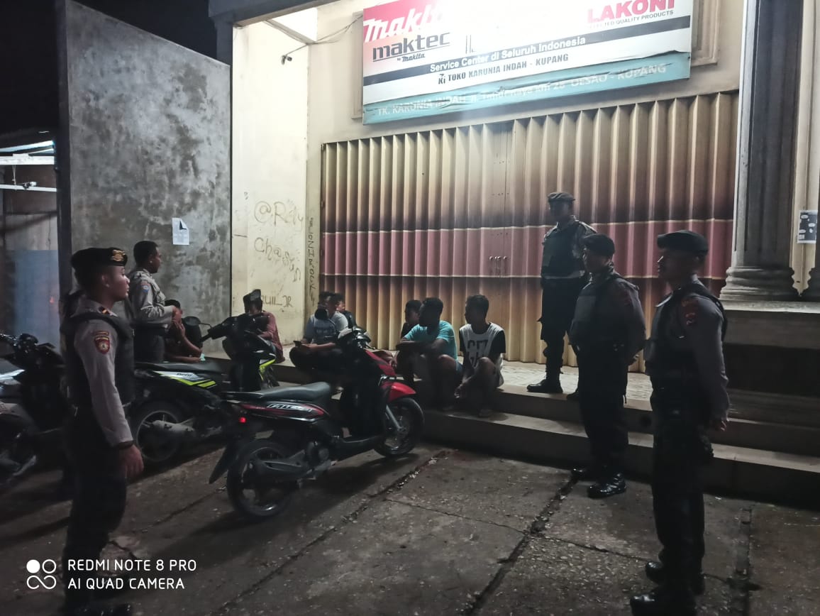 Unit Turjawali Sat Sabhara Polres Kupang, himbau warga lakukan physical Distancing